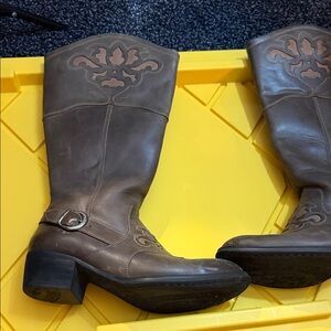 Born Dark Brown Leather Boots with pattern on foot and side of boots size 10